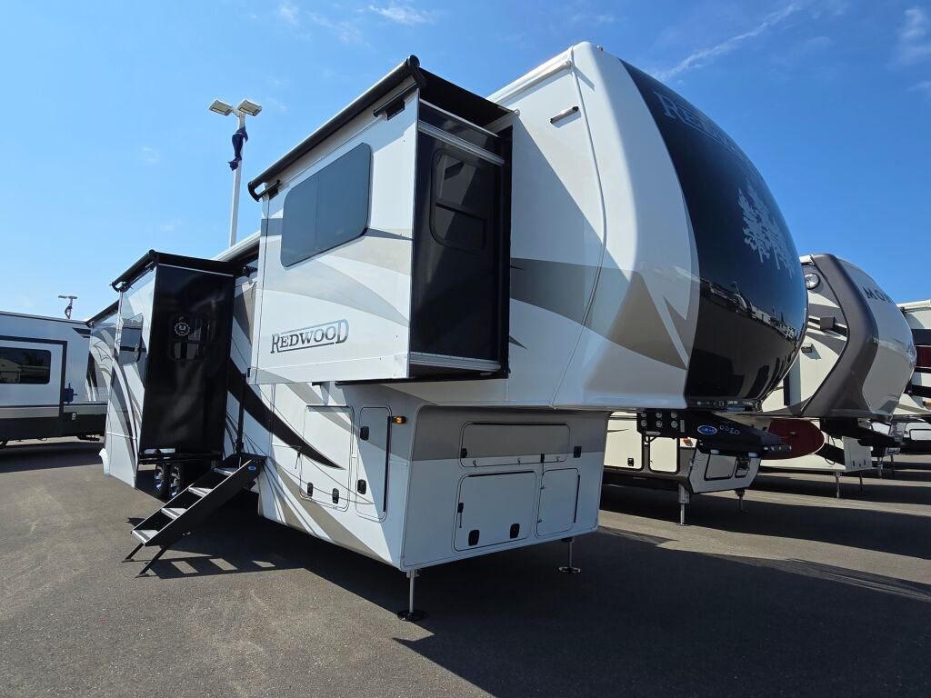 2025 Crossroads Redwood RW4200FL